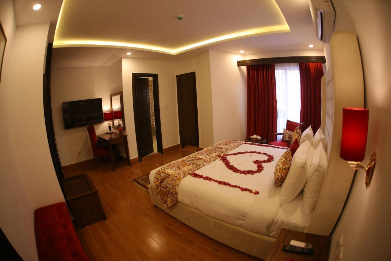 Grand Mongolia Hotel Равалпинди Экстерьер фото