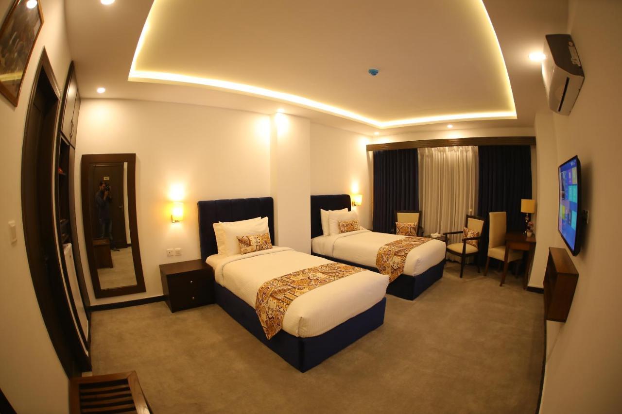 Grand Mongolia Hotel Равалпинди Экстерьер фото
