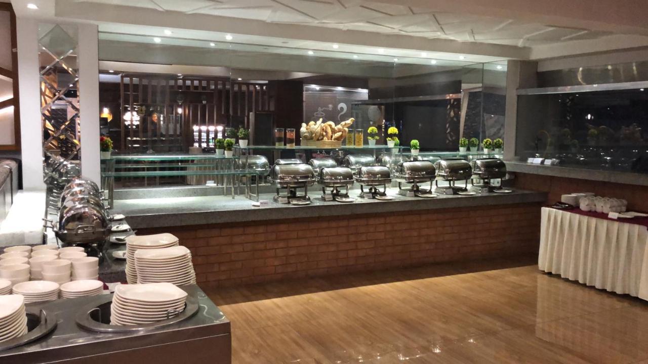 Grand Mongolia Hotel Равалпинди Экстерьер фото