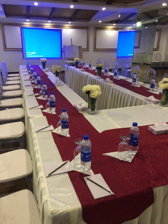 Grand Mongolia Hotel Равалпинди Экстерьер фото