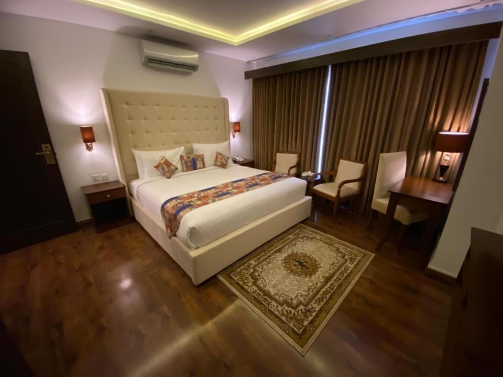 Grand Mongolia Hotel Равалпинди Экстерьер фото